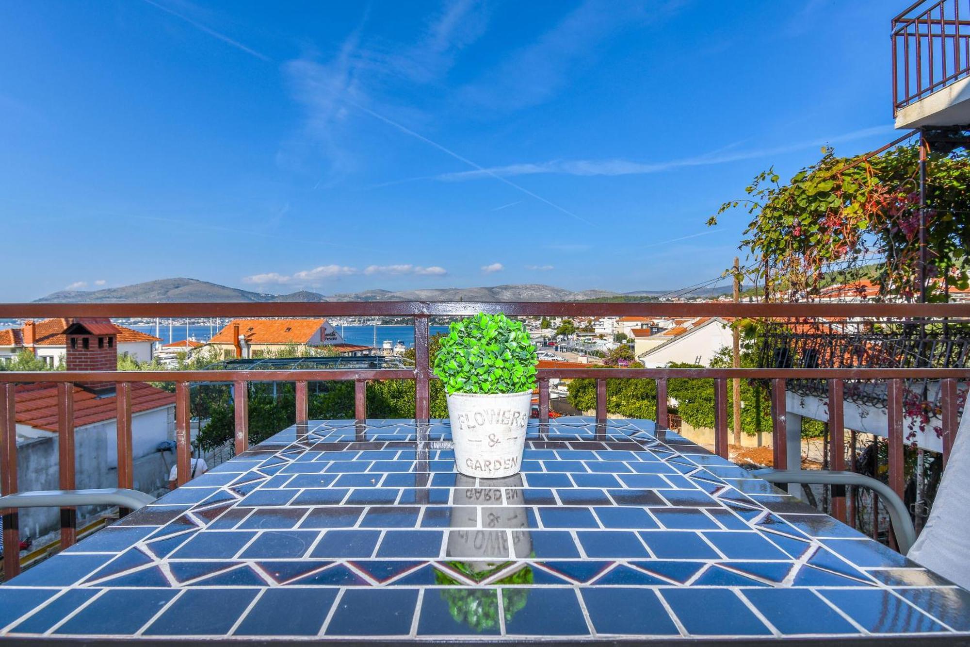 Apartment Mara Trogir Exterior photo