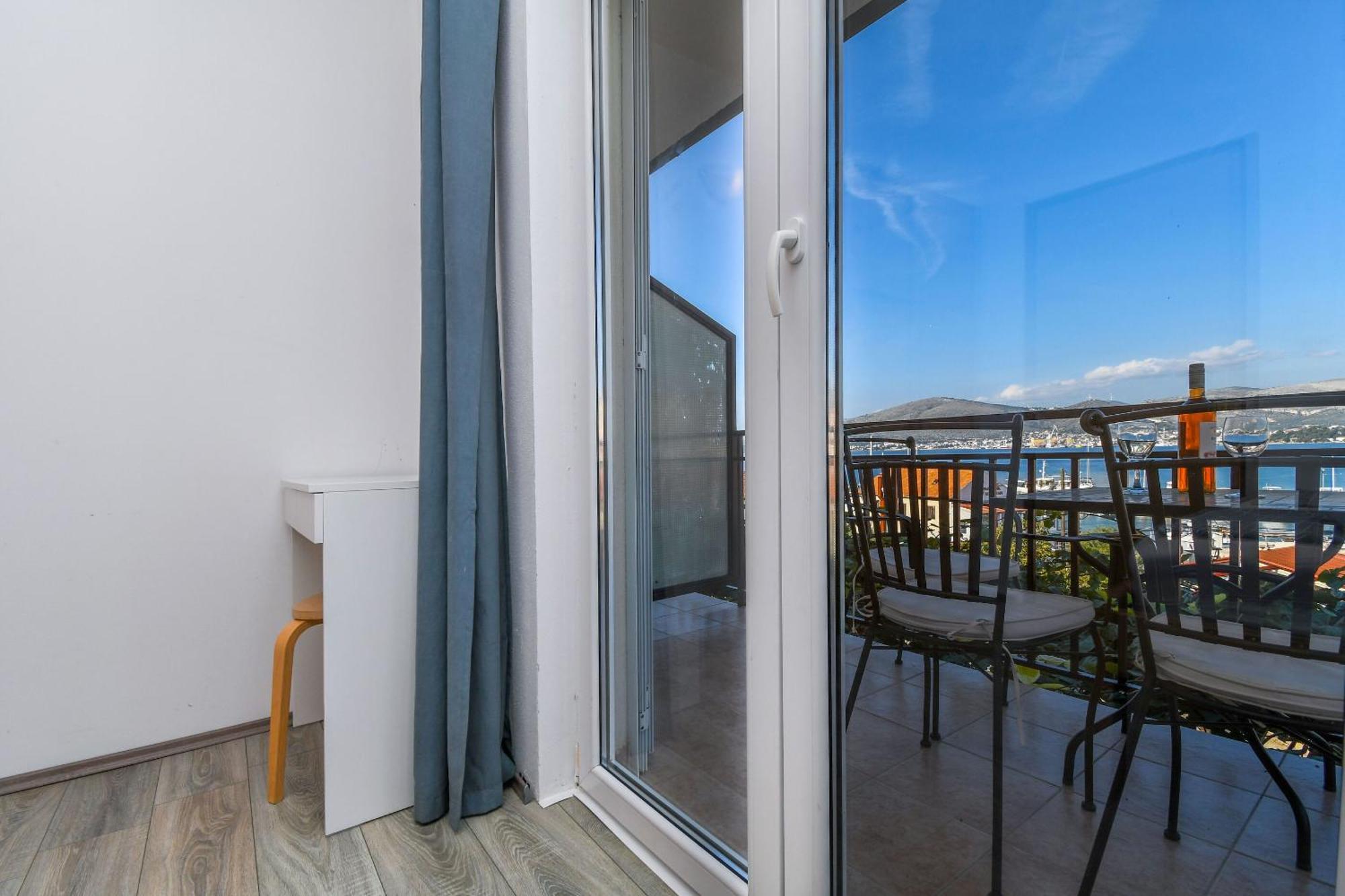 Apartment Mara Trogir Exterior photo