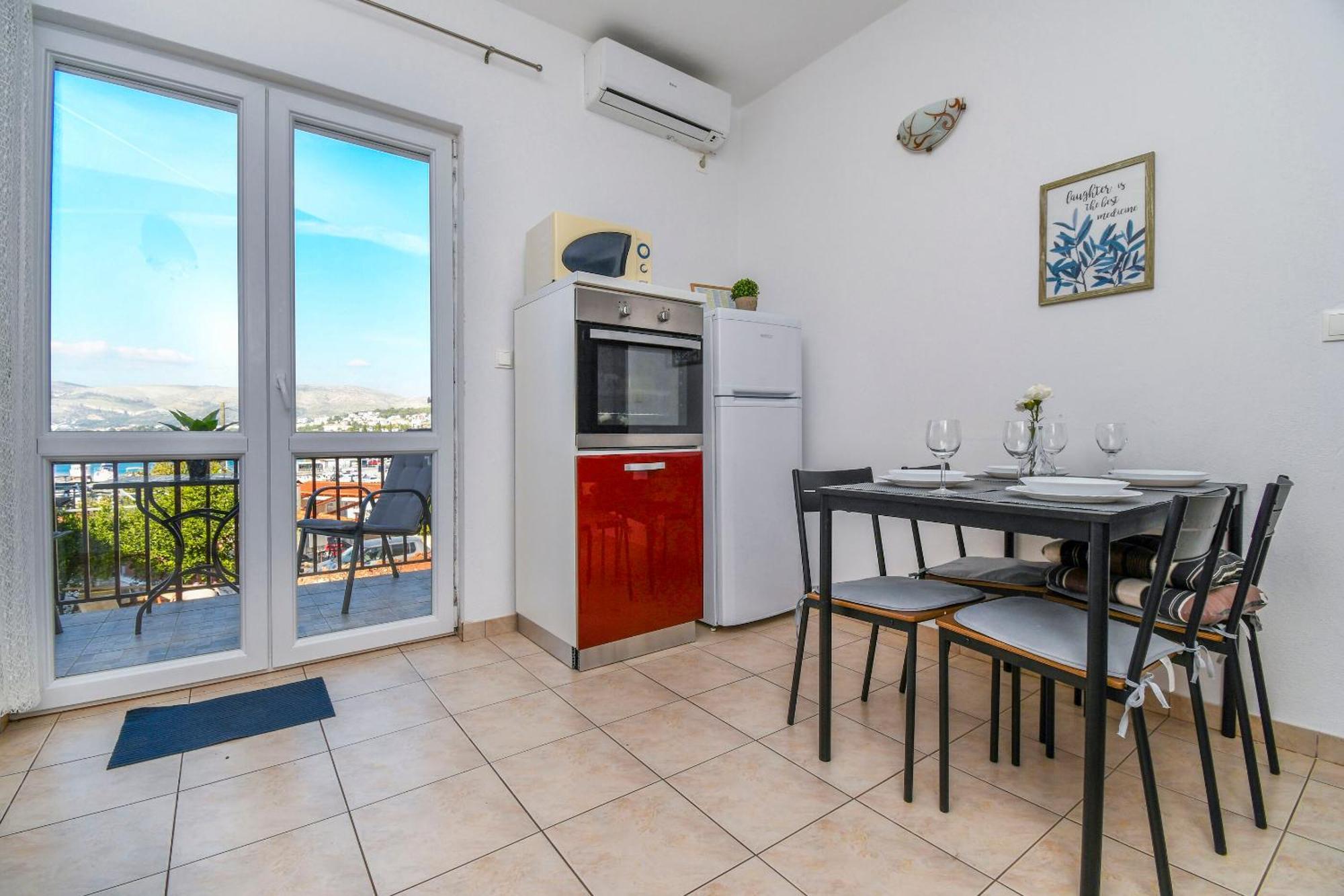 Apartment Mara Trogir Exterior photo