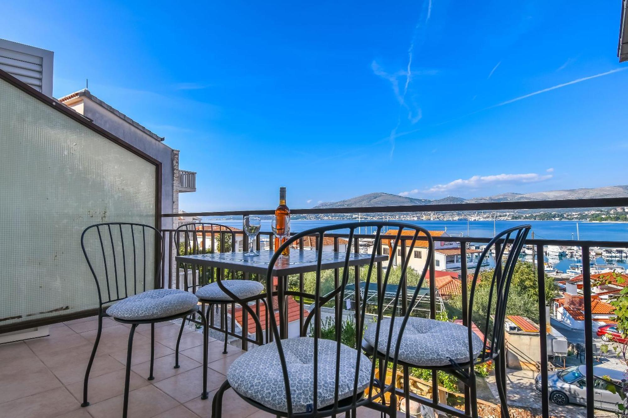 Apartment Mara Trogir Exterior photo