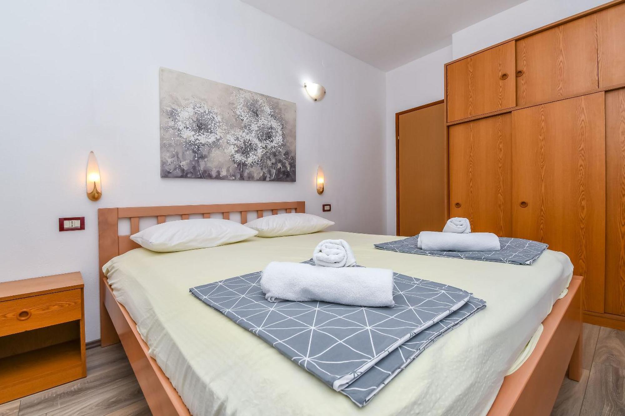 Apartment Mara Trogir Exterior photo