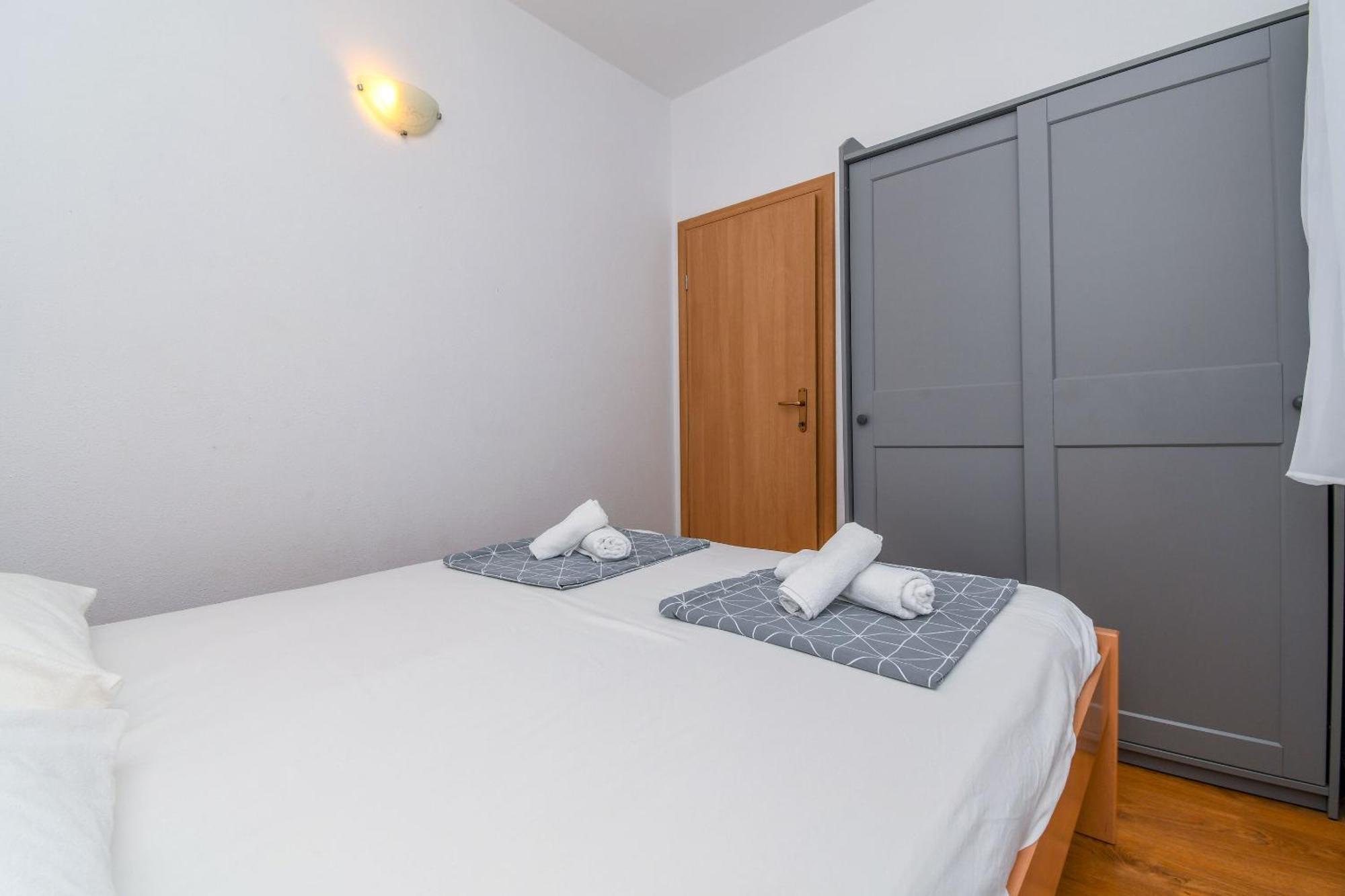 Apartment Mara Trogir Exterior photo